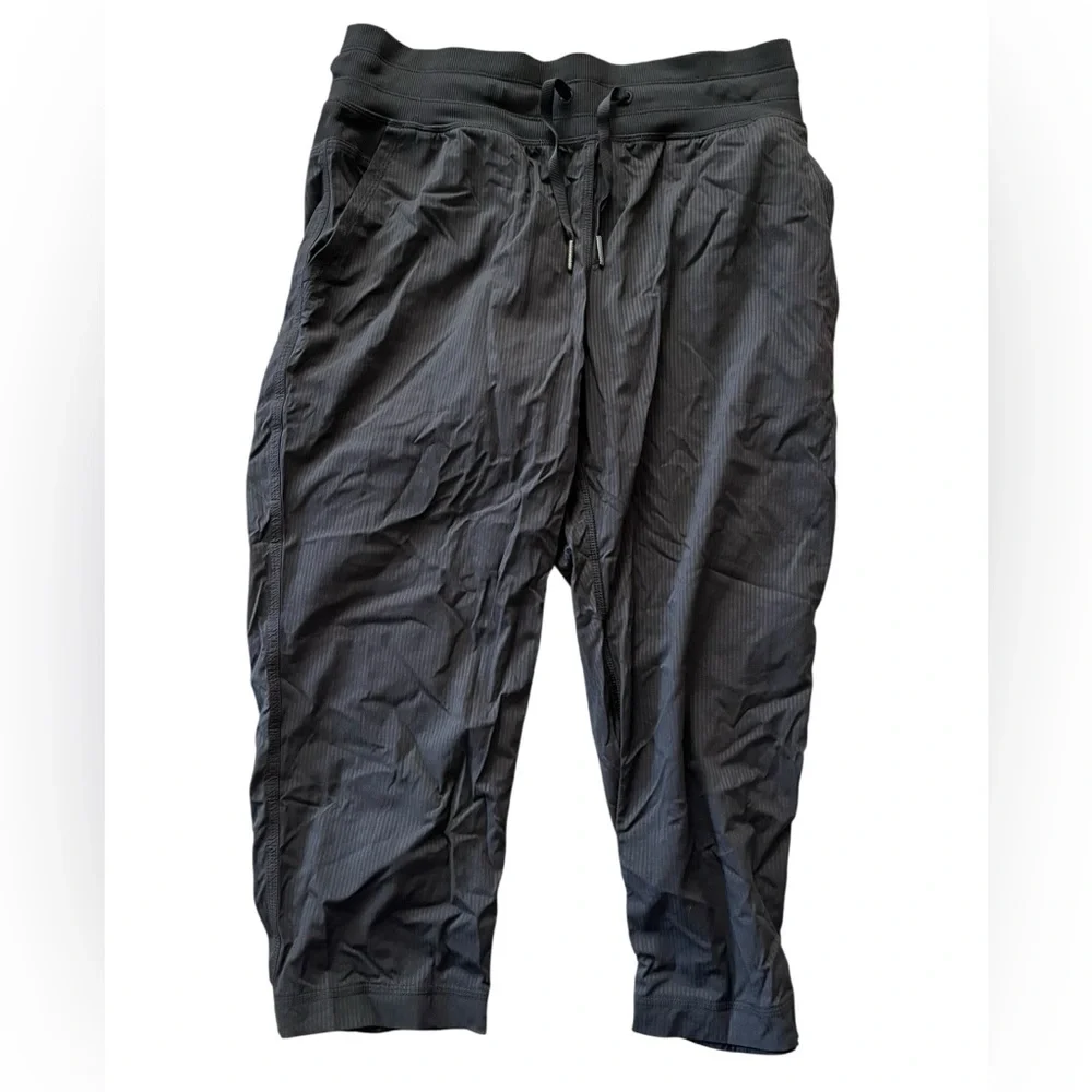 Lululemon Dance Studio Crop II Womens 6 Dark Gray Cropped Athleisure Pants